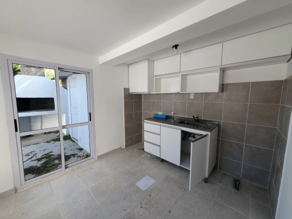 CASA HECHA NUEVA EN CALLE YAPEYU