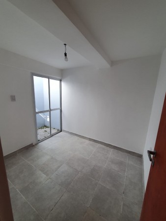CASA HECHA NUEVA EN CALLE YAPEYU