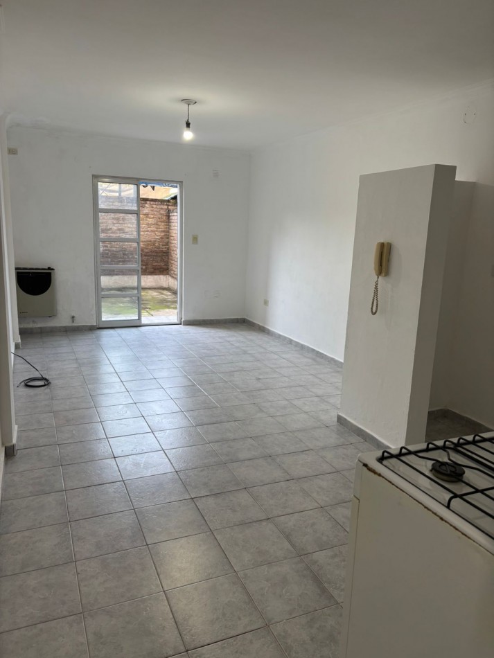 ALQUILER MONOAMBIENTE CON PATIO