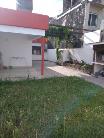 CASA 3 DORM ZONA AV DE LAS AMERICAS