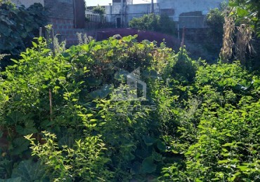 Casa a refaccionar con amplio terreno 